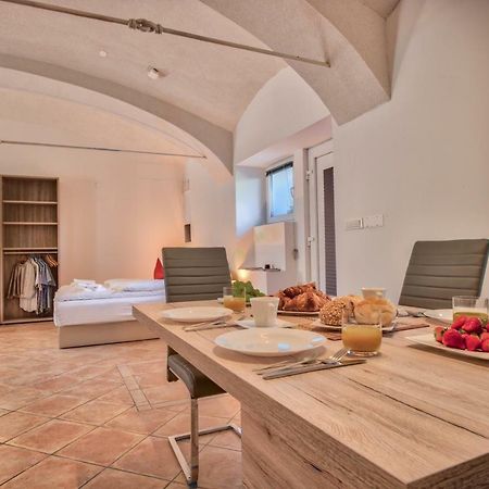 Apartment Pod Velbi Ljubljana Bagian luar foto