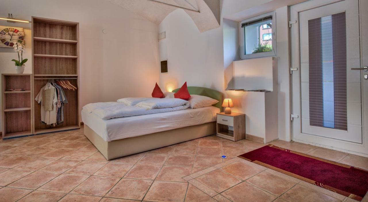 Apartment Pod Velbi Ljubljana Bagian luar foto